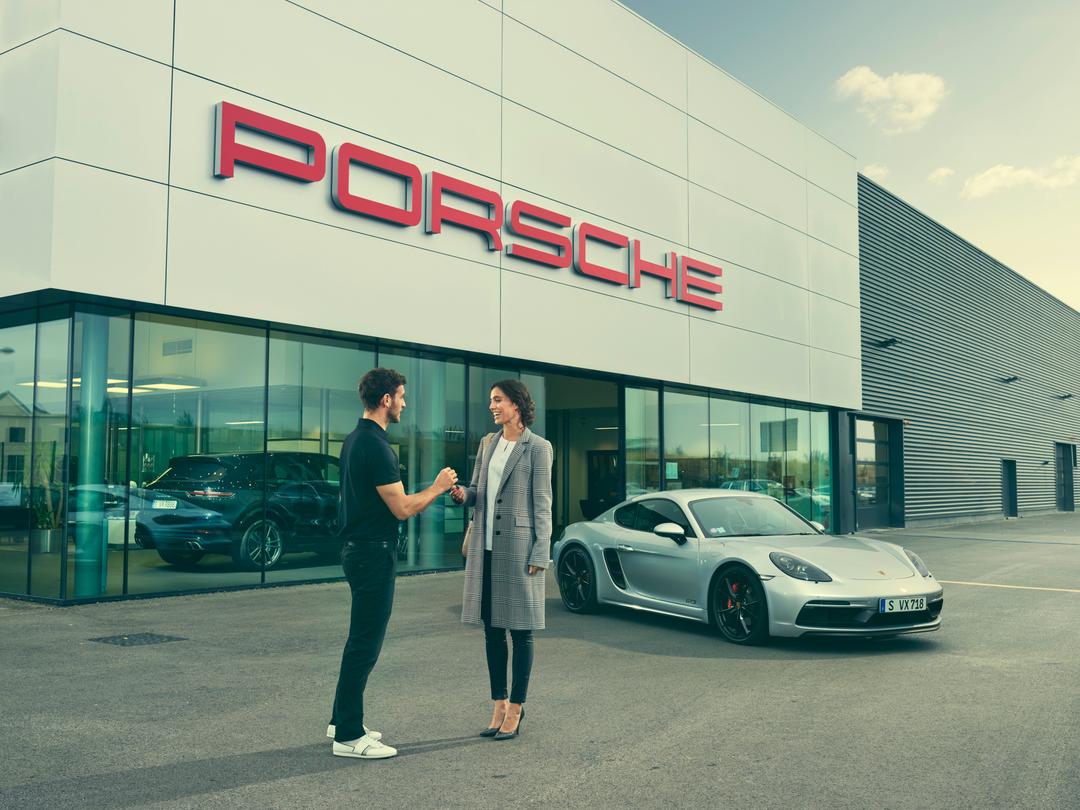 Elegantes Porsche Zentrum Lorrach Bilder